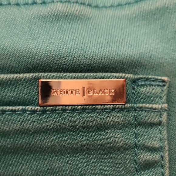 White House Black Market Women's Turquoise "Blanc" Slim Crop Jeans Size 6 - Picture 10 of 10